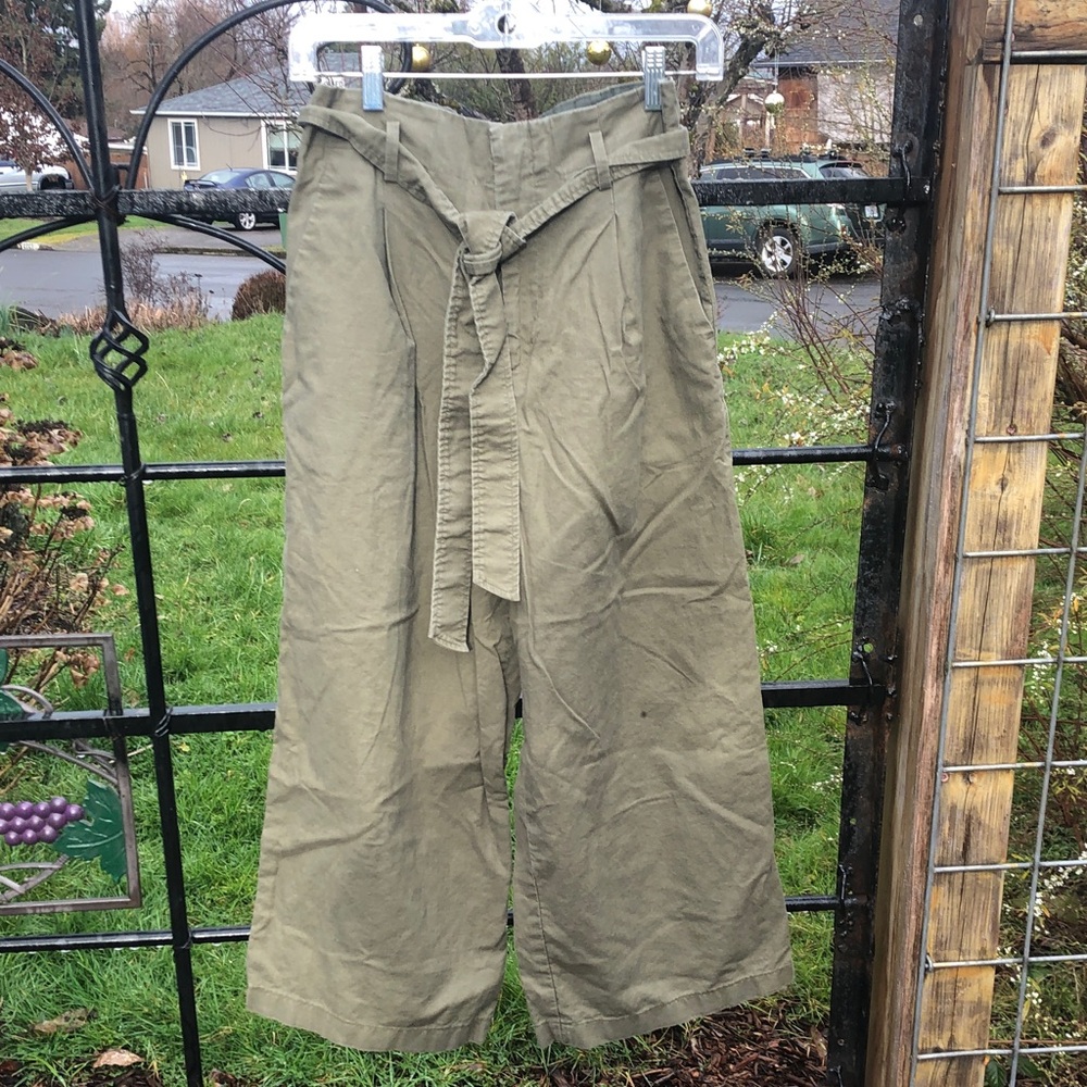 Uniqlo green wide leg crop pants size 4